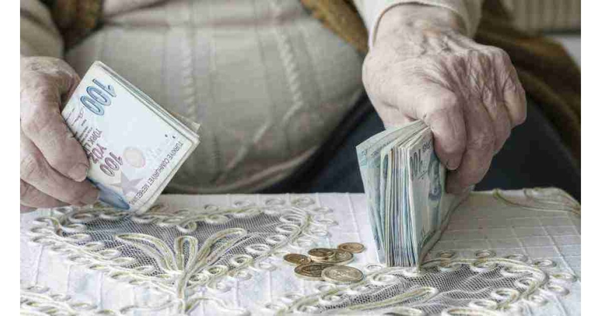 EMEKLİYE %11,68 EK ZAM MÜJDESİ SON DAKİKA: İşte yeni emekli kök maaş tablosu! SGK maaş farkları belli oldu 