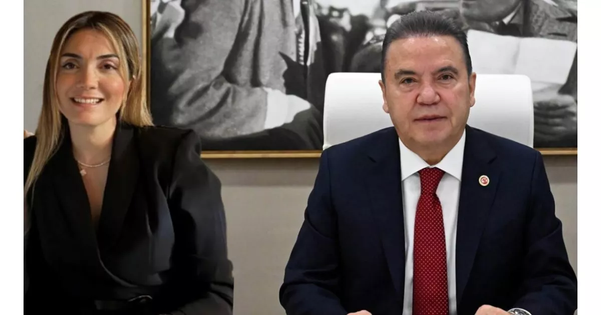 Antalya’da rüşvet soruşturması kapsamında Muhittin Böcek’in Almanya’dan dönen gelini Zuhal Böcek gözaltına alındı.