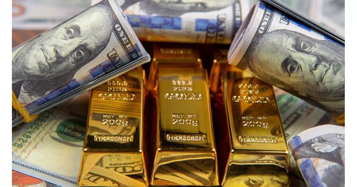 Altın haftaya düşüşle başladı, büyük banka tahminini yukarı çekti. Piyasalarda dalgalanma sürüyor.