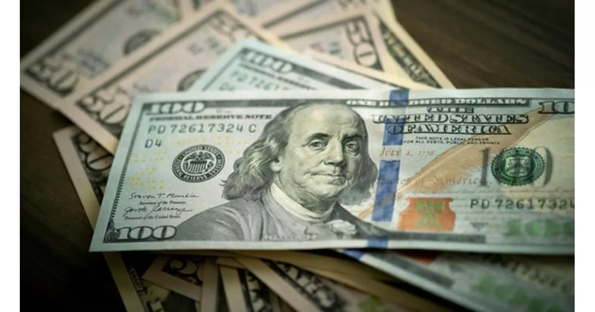 Dolar 40,65 TL, Euro 47,16 TL seviyesinde işlem görüyor. Euro yüzde 1,43, Dolar yüzde 0,02 arttı.Dolar 40,69 TL seviyesinde hafif yükselişte. Euro ise 47,00 TL civarında geriliyor. Döviz kurlarında dalgalanma sürüyor.