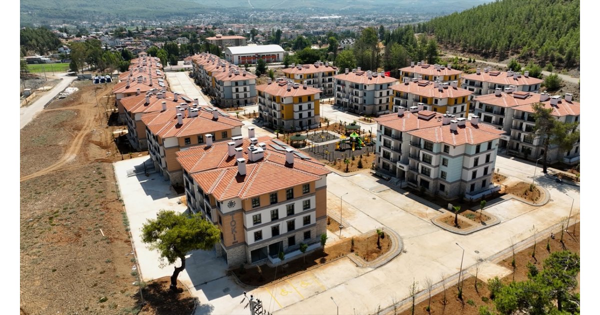 TOKİ 500 bin sosyal konut başvuruları 2025 son çeyrekte başlayacak. Başvuru şartları; Türkiye Cumhuriyeti vatandaşı olmak, gelir kriterlerine uygunluk ve başvuru formu doldurmak. Öncelikli olarak dar gelirli ve öncelikli gruplar faydalanacak.