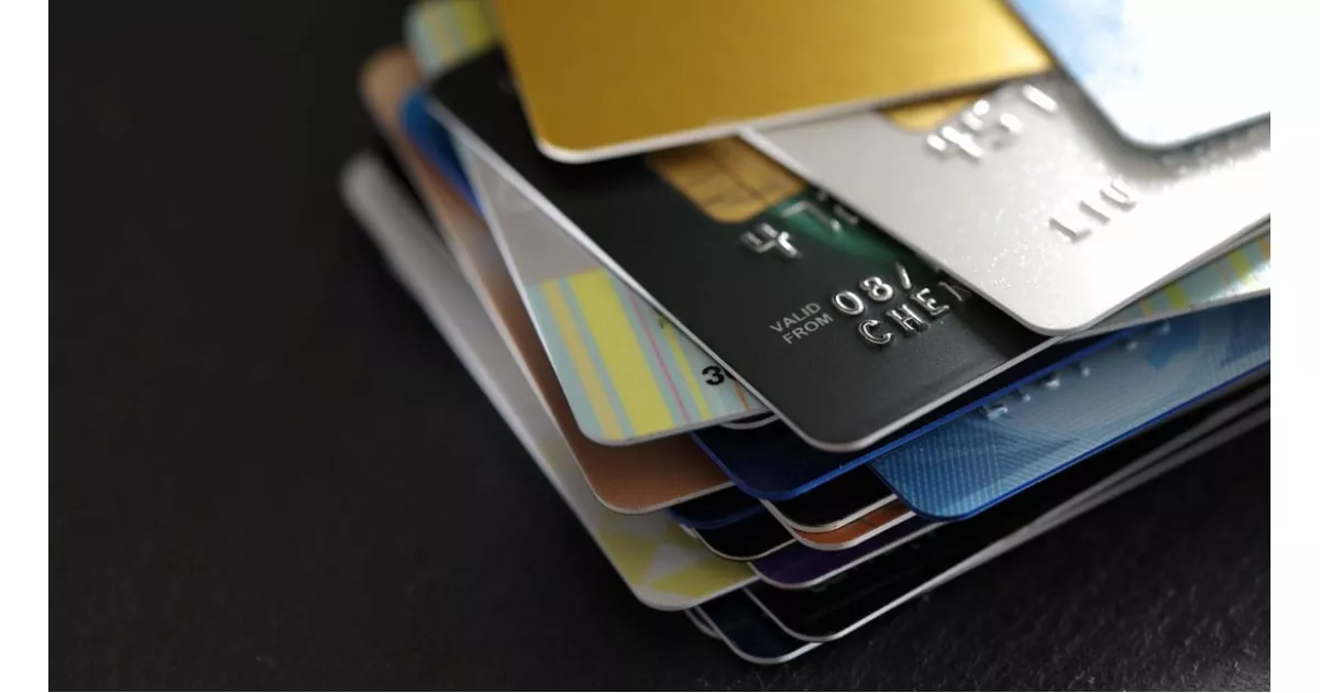 Kredi kartı faiz oranlarında indirim yapıldı, yeni oranlar yarından itibaren geçerli olacak.