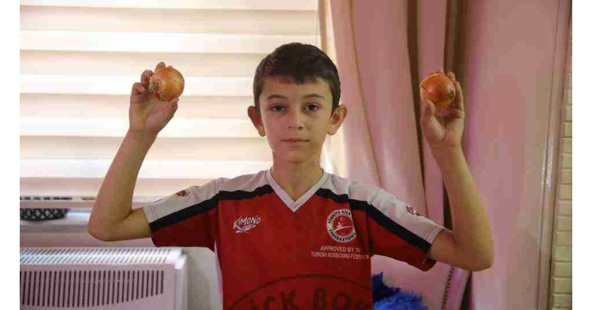 Eymen'in Soğan ve sarımsak aşkı gündem oldu: her gün 10 diş sarımsak, bir kilo soğan yiyor 