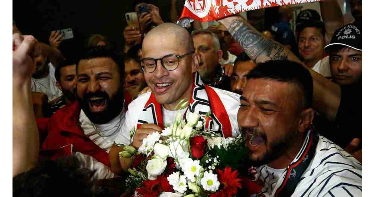 Alex de Souza'dan Antalyaspor'a ilk transfer: 