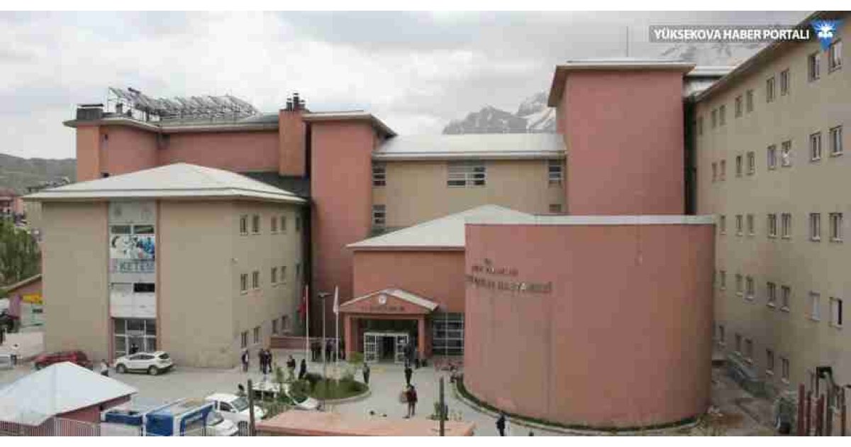 Hakkari’de bir kişi babasını öldürdü, kardeşini yaraladı 