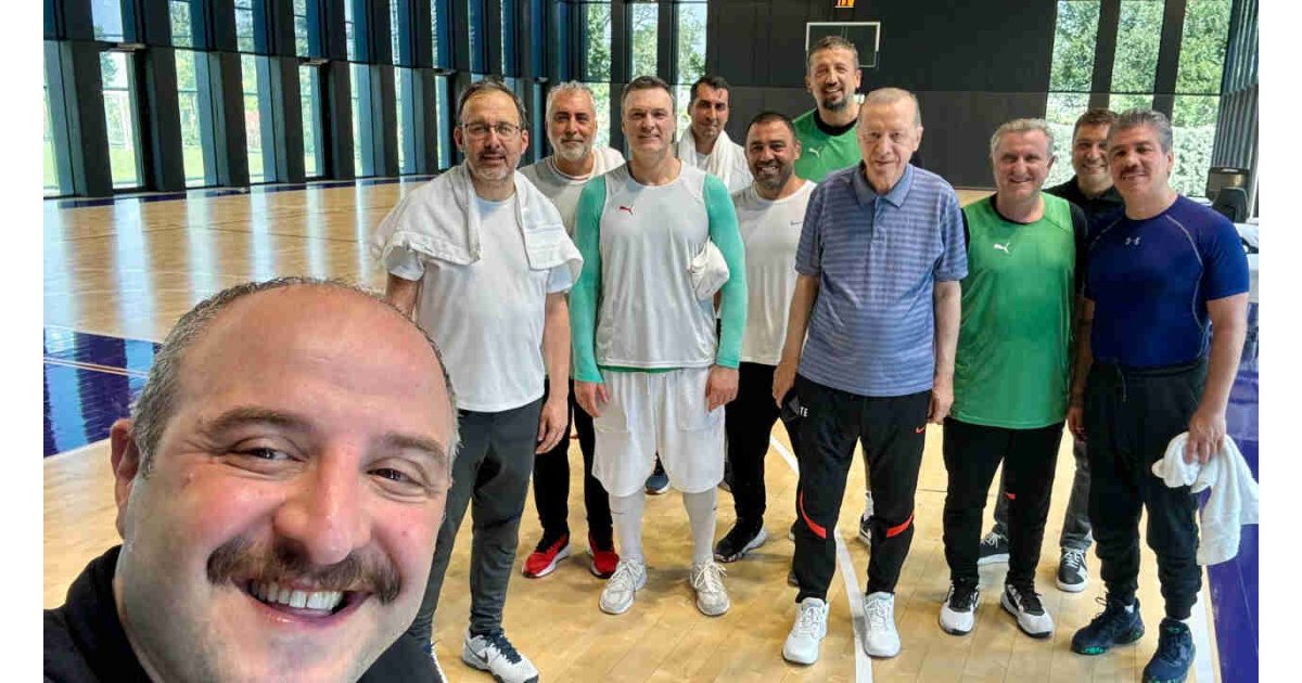 KKTC'den dönen Erdoğan ayağının tozuyla basketbol maçı yaptı: Dikkat çeken skor 