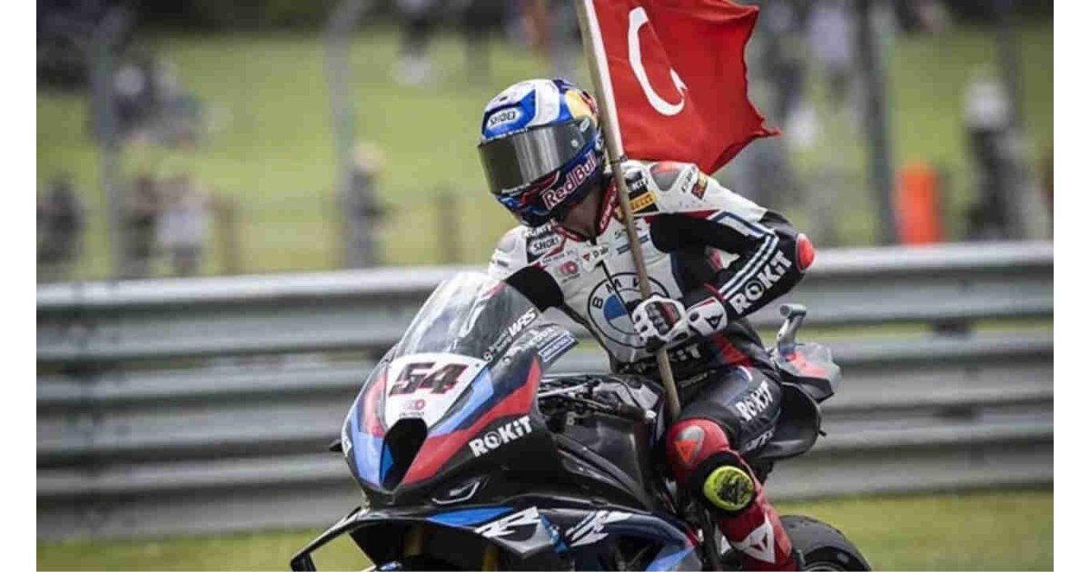 Toprak Razgatlıoğlu silip süpürüyor: Üst üste 10. zafer 