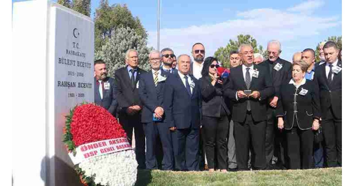 Bülent Ecevit, on yedinci ölüm yıl dönümünde mezarı başında anıldı