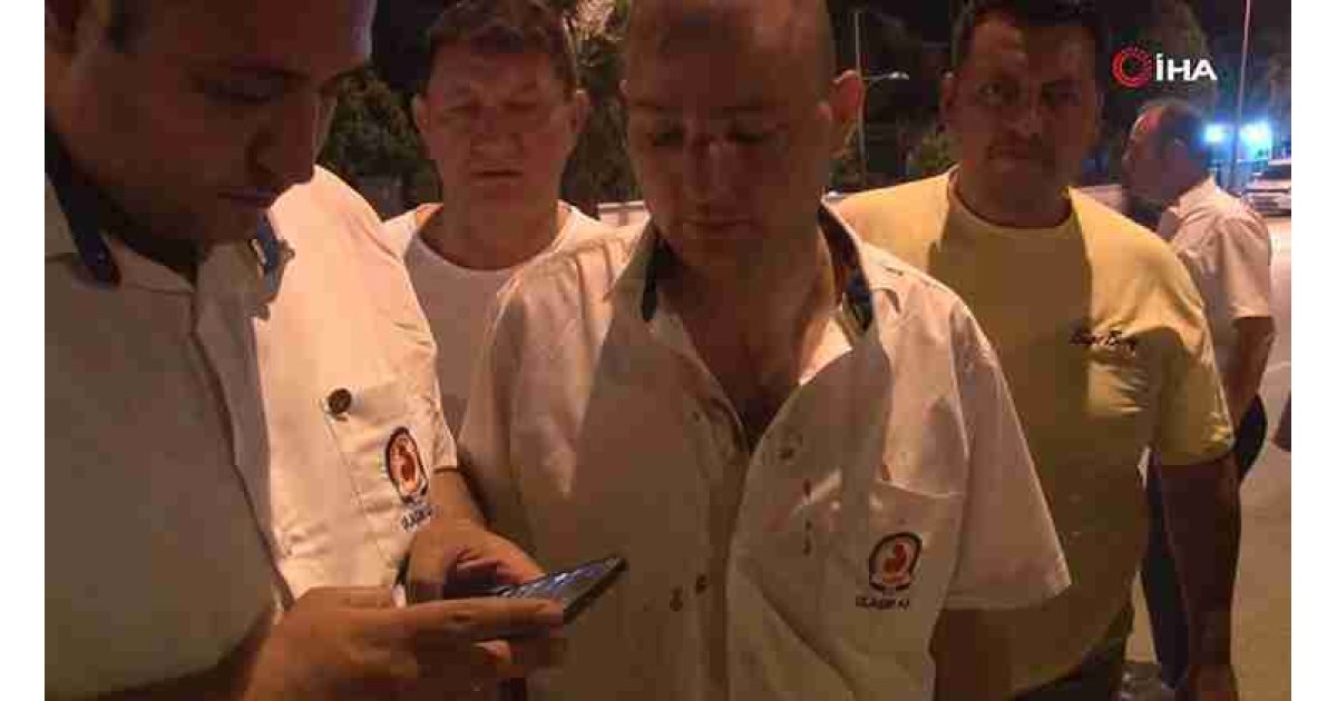 Otobüste 'far' kavgası! Baba ve oğlu şoförü sopayla dövdü