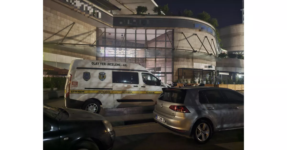 Akılalmaz olay! Kapalı AVM'deki kuyumcuyu soydu: 10 milyon TL değerindeki altınlarda kayıplara karıştı