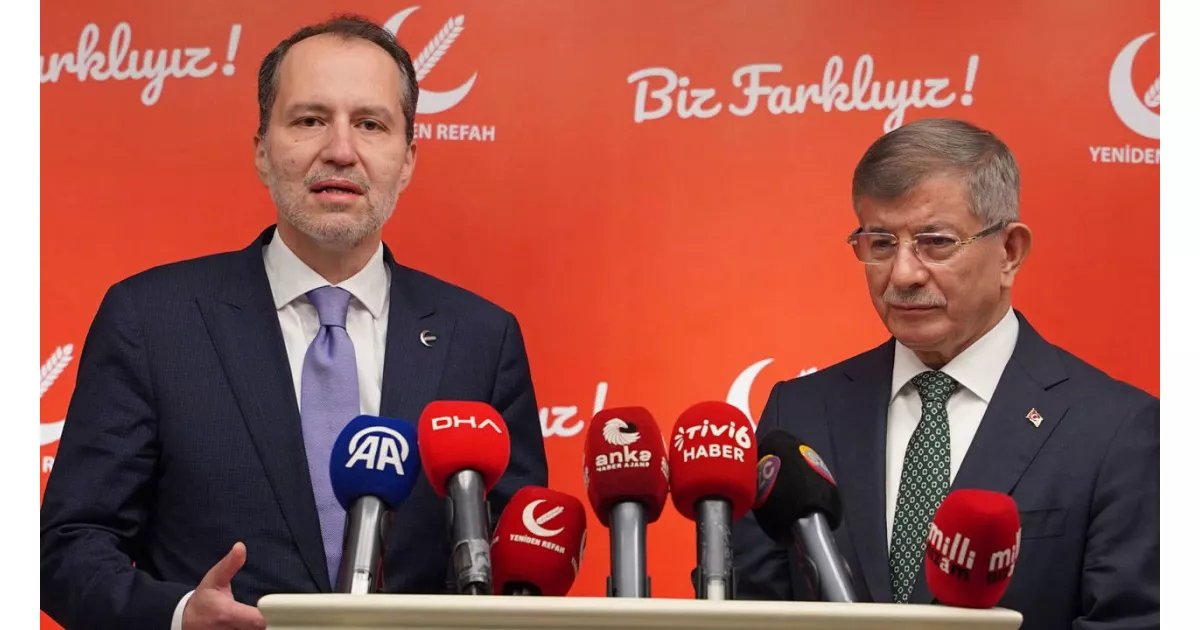 Erbakan, Cumhurbaşkanlığı'nın yeniden seçilmesini öngören anayasayı reddetti.
