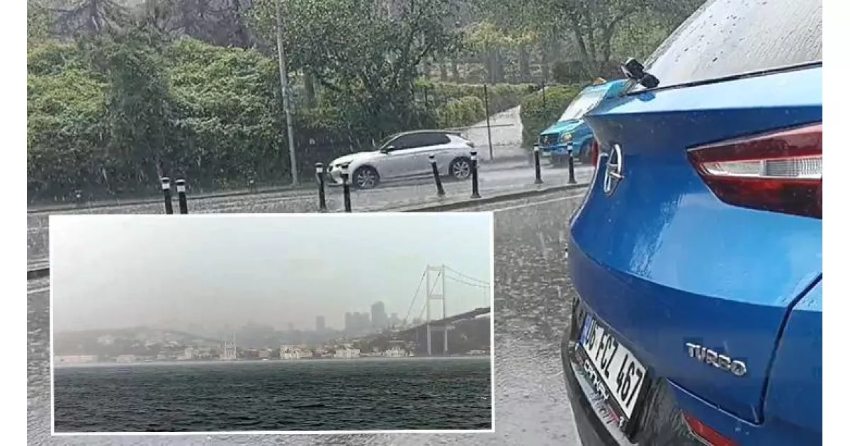 İstanbul'da şiddetli yağmur. Yollar sular altında kaldı.
