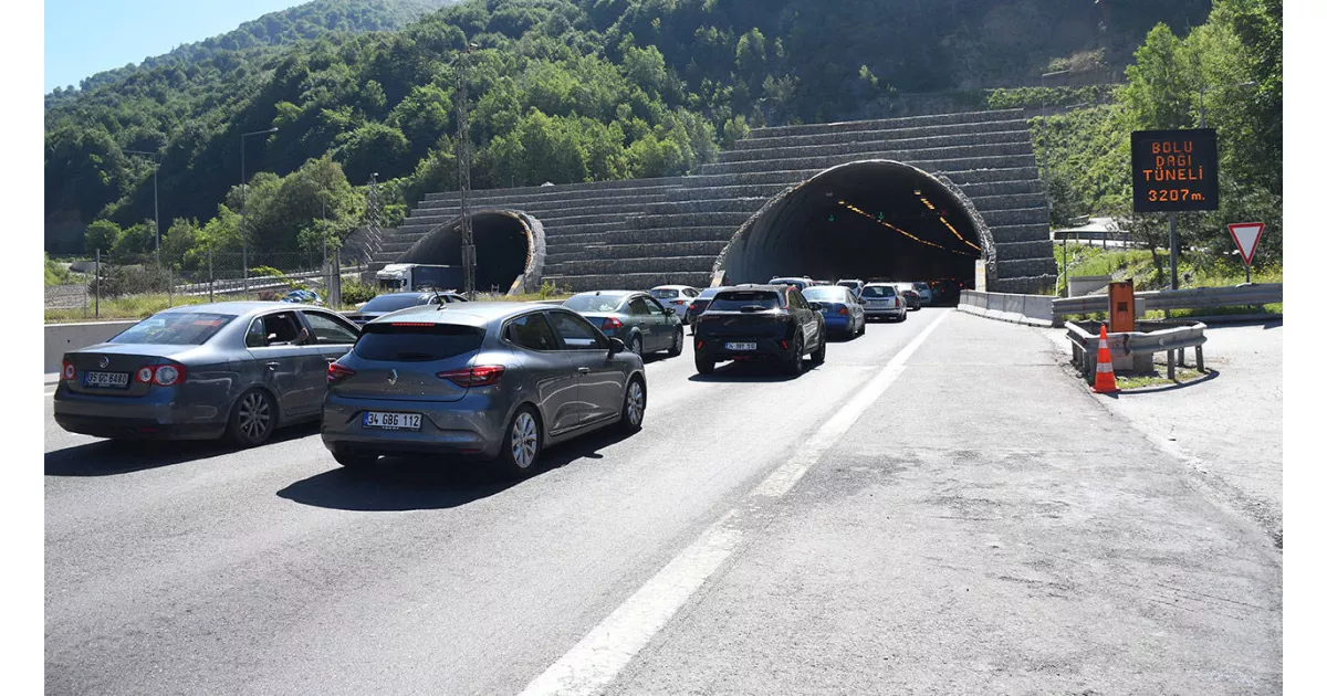 **Bayram yolculuğu başladı: İstanbul çıkışlarında güncel durum** 