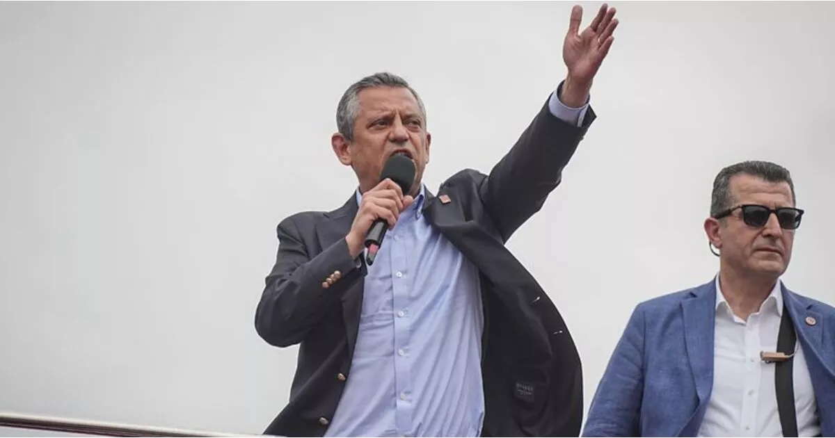 Özel sektörden asgari ücret ve emekli maaşlarına zam talep ediliyor. Çalışanlar ve emekliler, yaşam standartlarının yükseltilmesini istiyor. Yükselen enflasyona karşı çözüm bekleniyor.