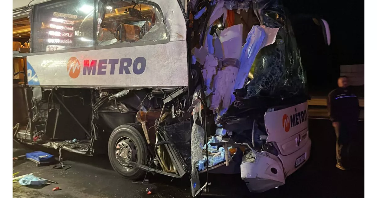 Sakarya'nın Pamukova ilçesinde bir yolcu otobüsü TIR'a arkadan çarptı. Kazada 12 kişi yaralandı, yaralılardan 2'sinin durumu ağır. Olay yerine sağlık ve güvenlik ekipleri sevk edildi.