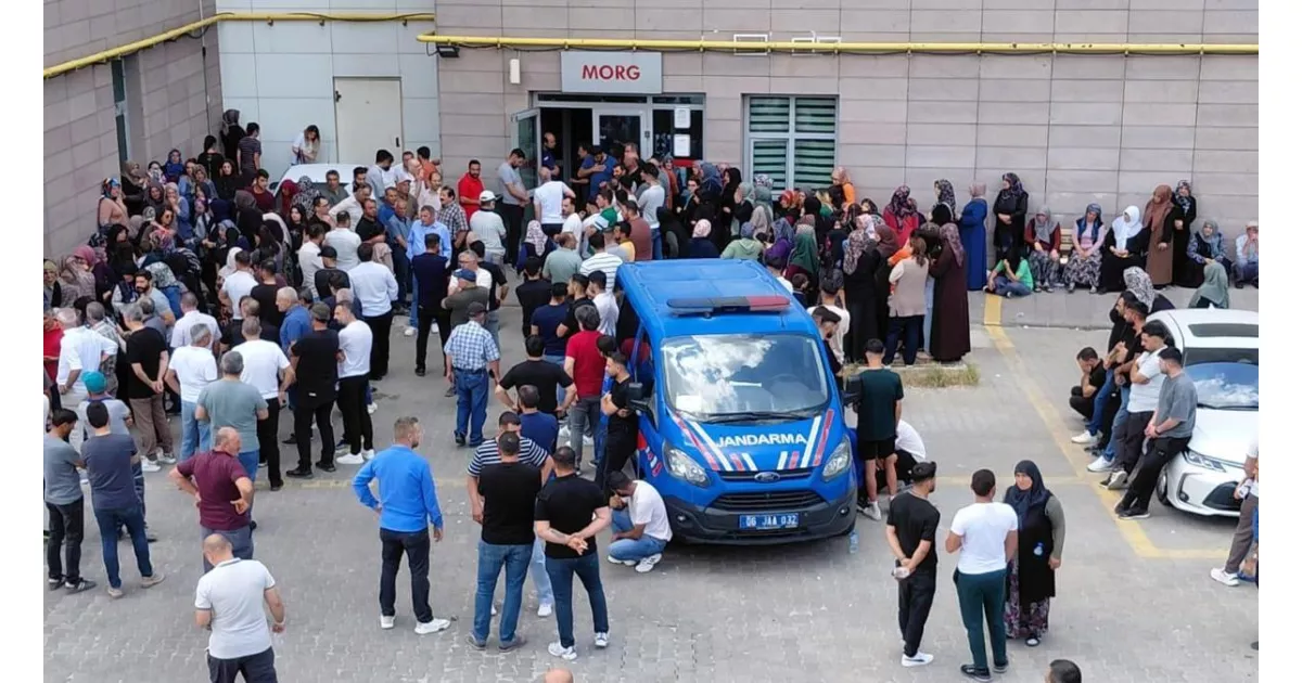 Ankara'nın Polatlı ilçesindeki bir fabrikada gaz sızıntısı sonucu 2 işçi hayatını kaybetti. Olayla ilgili soruşturma başlatıldı.