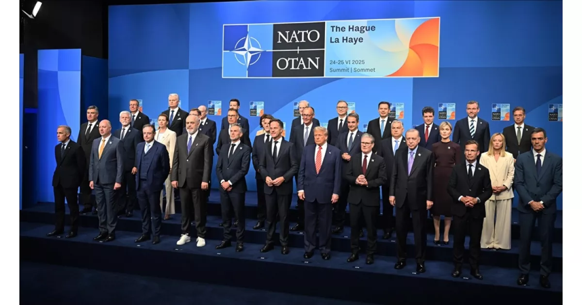 Cumhurbaşkanı Erdoğan, NATO Liderler Zirvesi'nde aile fotoğrafı çekimine katıldı. Zirve, Hollanda'nın Lahey kentinde gerçekleştiriliyor.