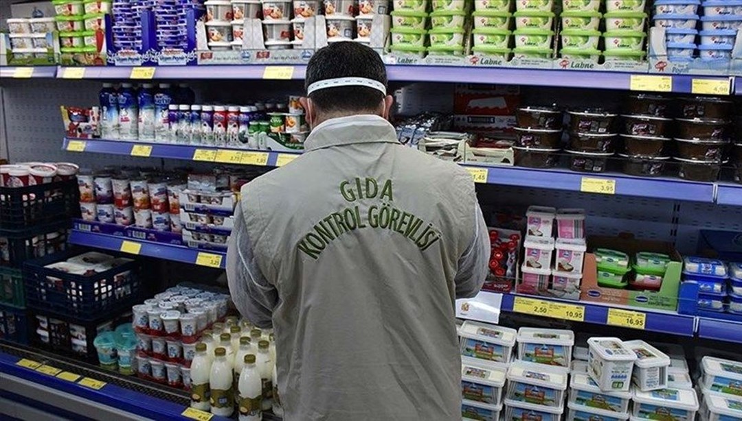 Bakanlık açıkladı: Zincir marketlerde satılan salamda domuz eti tespit edildi. Güvenlik uyarısı yapıldı.