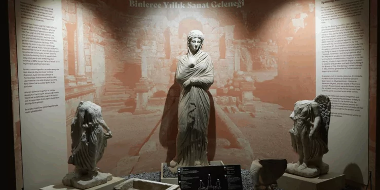 Arkeoloji Sempozyumu ve ‘Arkeolojinin Altın Çağı’ sergisi, arkeolojide talan tartışmalarını gündeme getirdi.