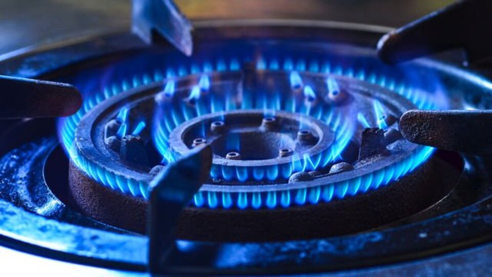 Bakan Bayraktar, kış aylarında elektrik ve doğalgaza zam yapılmayacağını açıkladı. Zam planı yok.