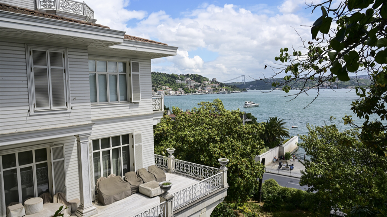 FETÖ firarisi Akın İpek'in Beyaz Köşk'ü dördüncü ihalede 1 milyar 116 milyon liraya satıldı.