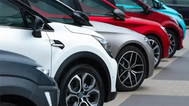 Hurda teşviki 2025 son dakika: ÖTV muafiyeti, yerli araç desteği, 20 yaş üstü araç teşviki şartları açıklandı. Başvurular başladı.