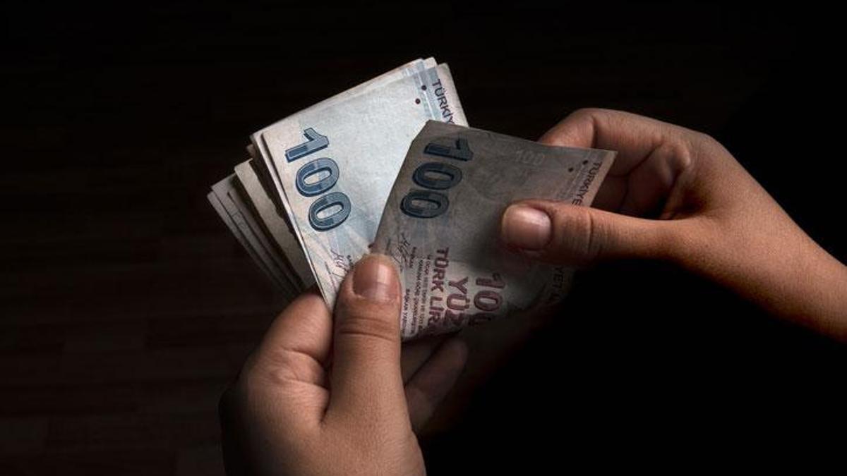 2025'te asgari ücretin 12.000 TL artması bekleniyor. Enflasyon ve ekonomik göstergeler etkili.