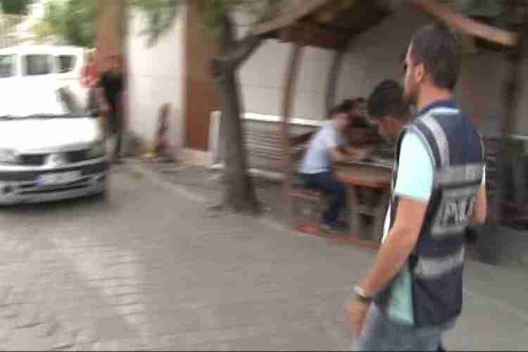 Diyanet İşleri Başkanlığı'ndan arıyoruz diyerek gül kokulu tespih satan dolandırıcılar gözaltına alındı