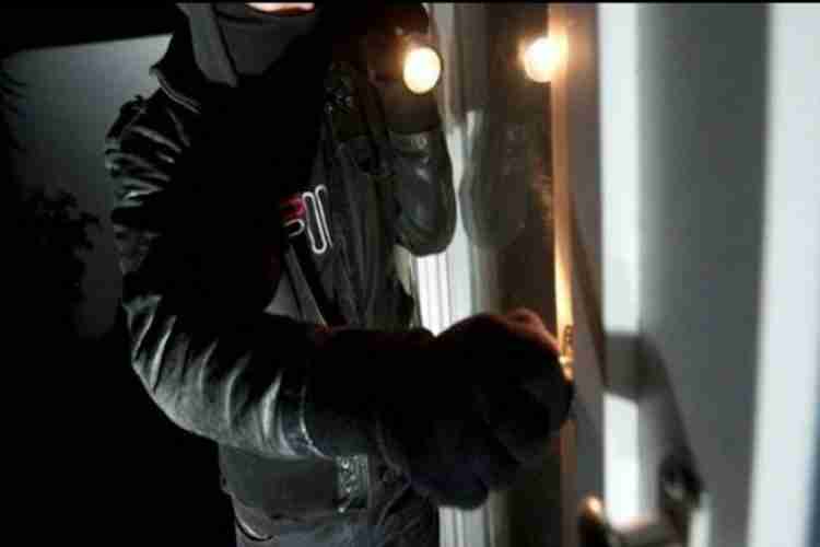 Cezaevinden çıktı aynı kişiyi tekrar soydu...