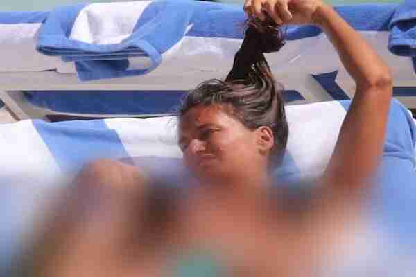 Eda Taşpınar Miami'de Güneşlenirken Yakalandı