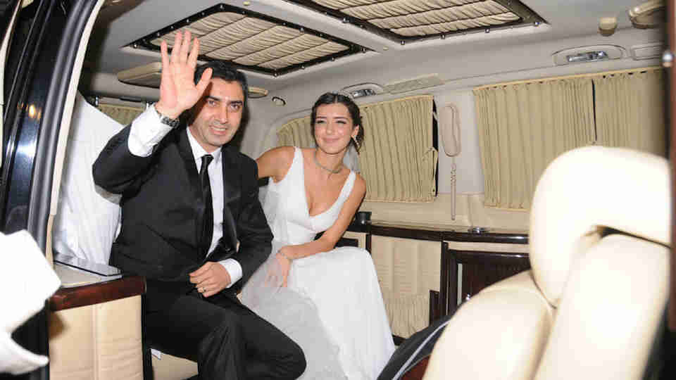 Necati Şaşmaz'ın eski eşinden tarikat iddiası: 8 yaşındaki oğlumun elini öpüyorlar!