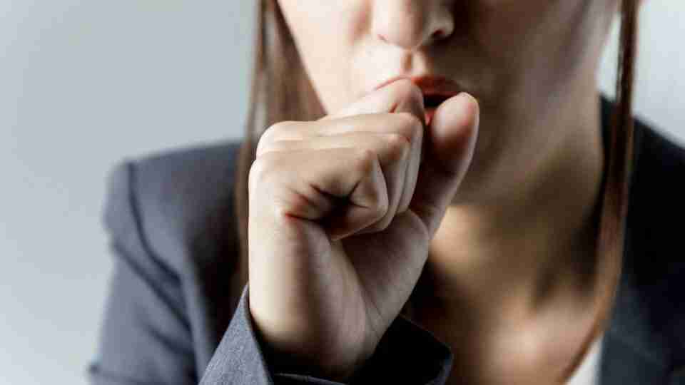 Öksürük nedenleri nedir, nasıl geçer? Kuru öksürüğe ne iyi gelir?