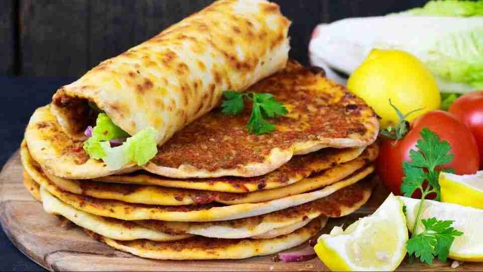Evde kolay ve pratik lahmacun tarifi... Tavada lahmacun nasıl yapılır? Malzemeleri nelerdir?