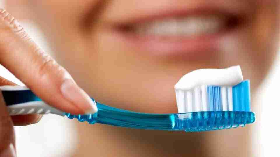 Oruçluyken diş fırçalanır mı? Diş fırçalamak orucu bozar mı? 