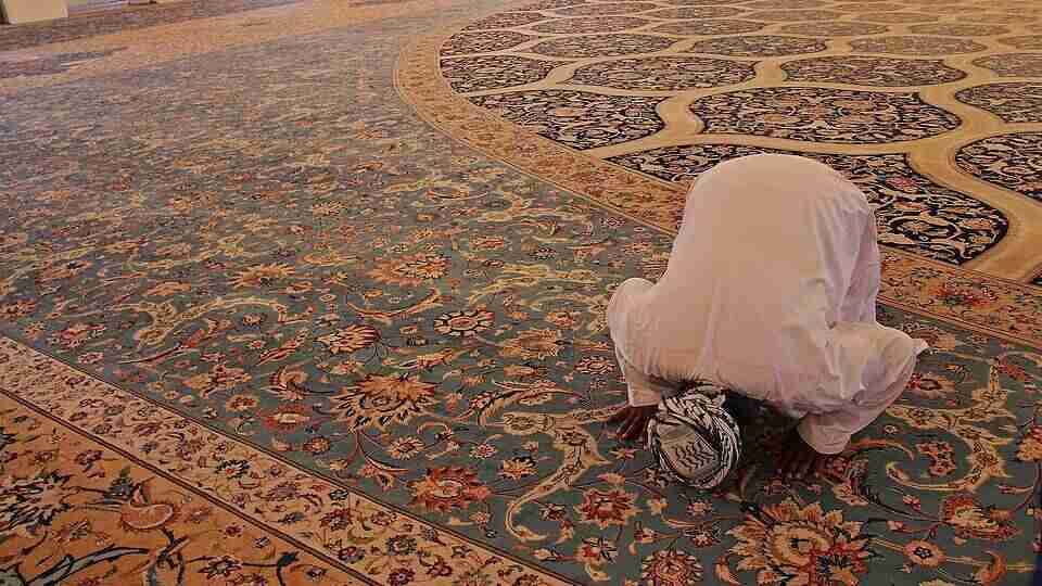 Tilavet secdesi nedir, nasıl yapılır? Tilavet secdesi duası ve ayetleri nelerdir?