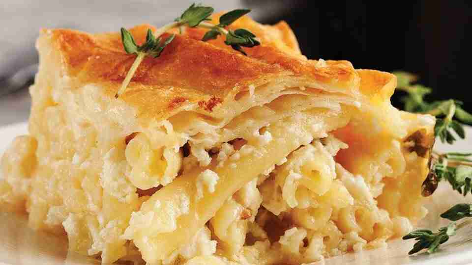 En kolay, en lezzetli fırında yufkalı makarna böreği tarifi...