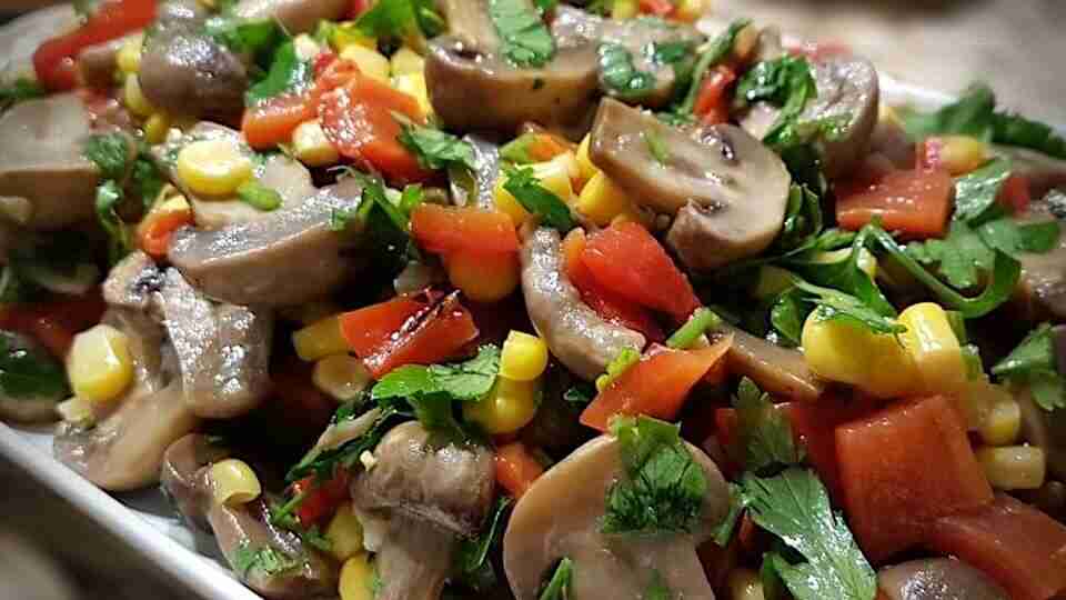 Mantar salatası nasıl yapılır? En kolay mantar salatası tarifi...