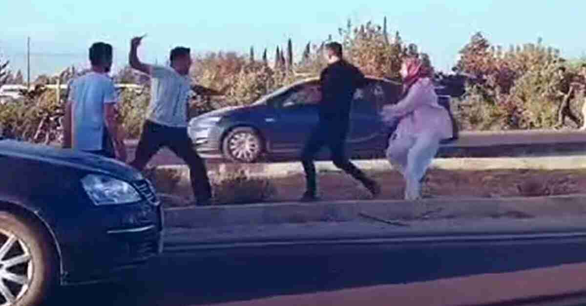 Trafikte kavga: Otobüs şoförü, otomobil sürücüsüne bıçakla saldırdı