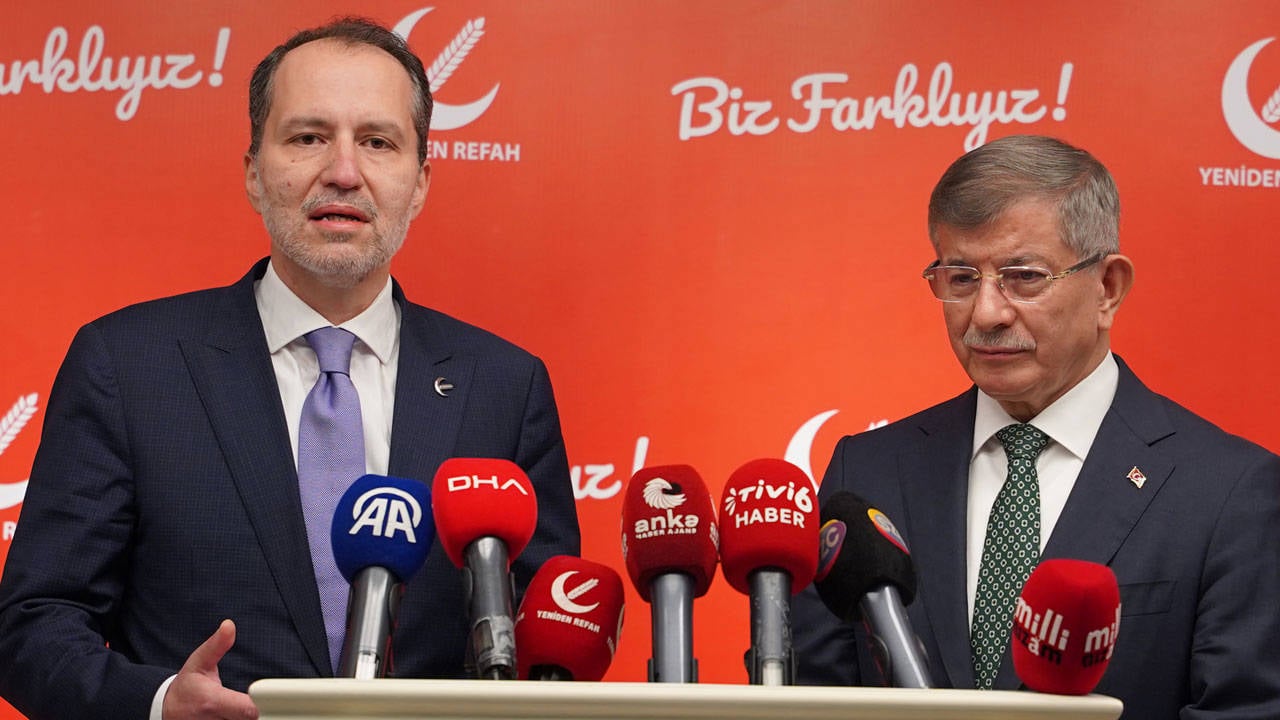 Erbakan, Cumhurbaşkanlığı'nın yeniden seçilmesini öngören anayasayı reddetti.
