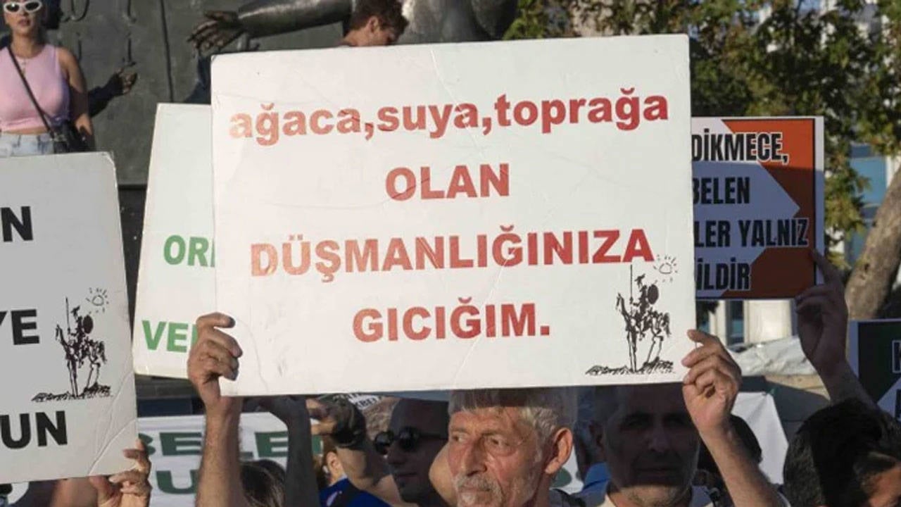 Tartışmalı madde komisyonda kabul edildi; zeytinlikler madenlere açılacak. Bu durum, zeytin ağaçlarının kıyımına yol açacağı gerekçesiyle eleştiriliyor.