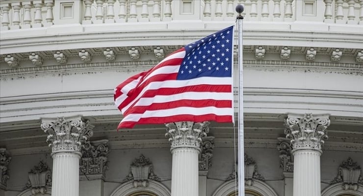 Trump'ın doğumla kazanılan vatandaşlığı sınırlama kararı önündeki engel kaldırıldı. ABD Yüksek Mahkemesi, bu yürütme emrinin uygulanmasına izin verdi.