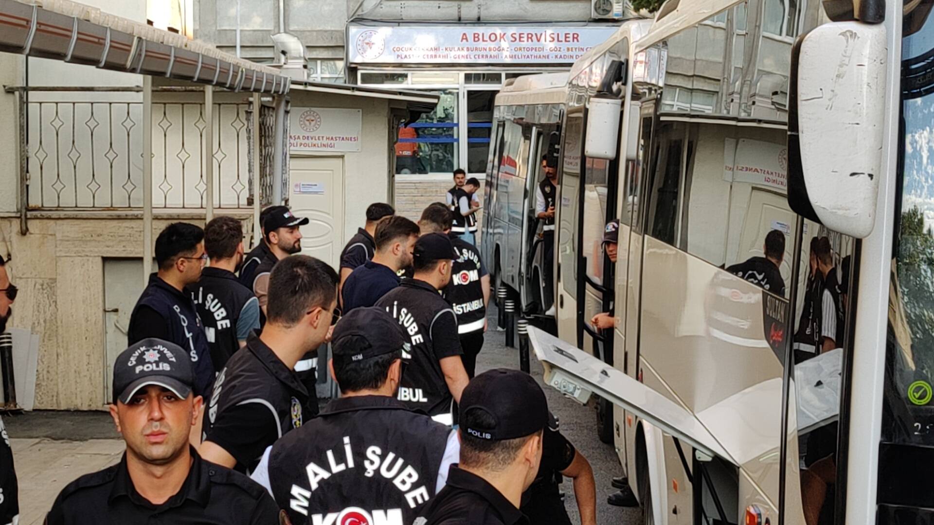 İBB soruşturmasında 5 kişi tutuklandı, İETT Genel Müdürü dahil 20 kişi adli kontrol altında.