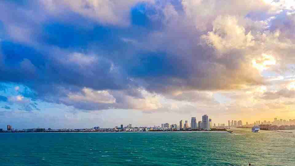 Gökyüzü neden mavi görünür, gerçekten mavi mi? Gökyüzü hangi renk?