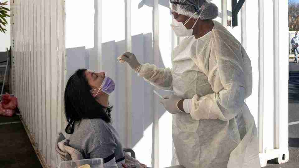 COVID-19’un yeni varyantı Eris’in hızla yayıldığı ortaya çıktı