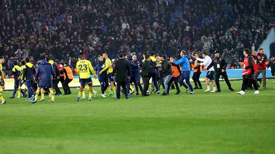 PFDK'ya sevk edilen Fenerbahçeli 3 futbolcu, Adana Demirspor maçında forma giyebilecek mi? 