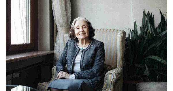 Gülten Dayıoğlu Kimdir? Hayatı, Kitapları, Eserleri...