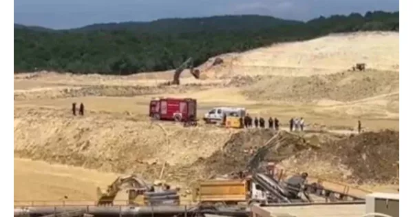 Çatalca'da kum ocağında göçük yaşandı, bir işçi balçık içinde mahsur kaldı. Çatalca'da kum ocağında göçük yaşandı, bir işçi balçık içinde mahsur kaldı.
