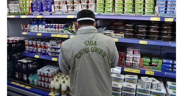 Bakanlık açıkladı: Zincir marketlerde satılan salamda domuz eti tespit edildi. Güvenlik uyarısı yapıldı. Bakanlık açıkladı: Zincir marketlerde satılan salamda domuz eti tespit edildi. Güvenlik uyarısı yapıldı.