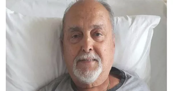 Usta sanatçı Selçuk Alagöz, yüksek tansiyon ve kalp ritim bozukluğu nedeniyle yoğun bakıma alındı. Kalbi birkaç kez durdu... Usta sanatçı Selçuk Alagöz, yüksek tansiyon ve kalp ritim bozukluğu nedeniyle yoğun bakıma alındı. Kalbi birkaç kez durdu...