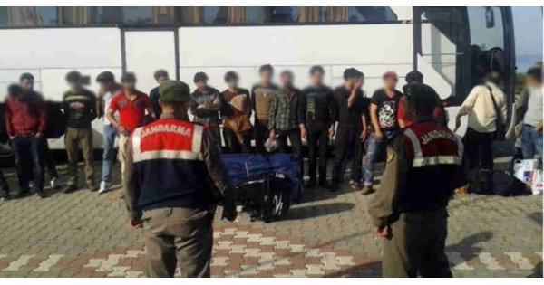 İzmir'de Farklı Uyruklardan Toplamda 145 göçmen yakalandı